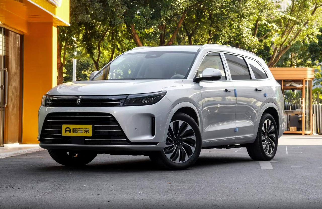 作为曾经月销过万的“华为智选”明星车型，问界M7在2025年底已进入明显的换代周