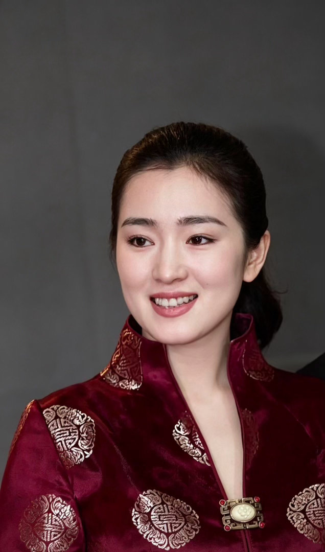 巩俐顶级地母系美人巩俐60岁依旧最佳赏味期女人不需要花期，女人是常青树。巩俐站