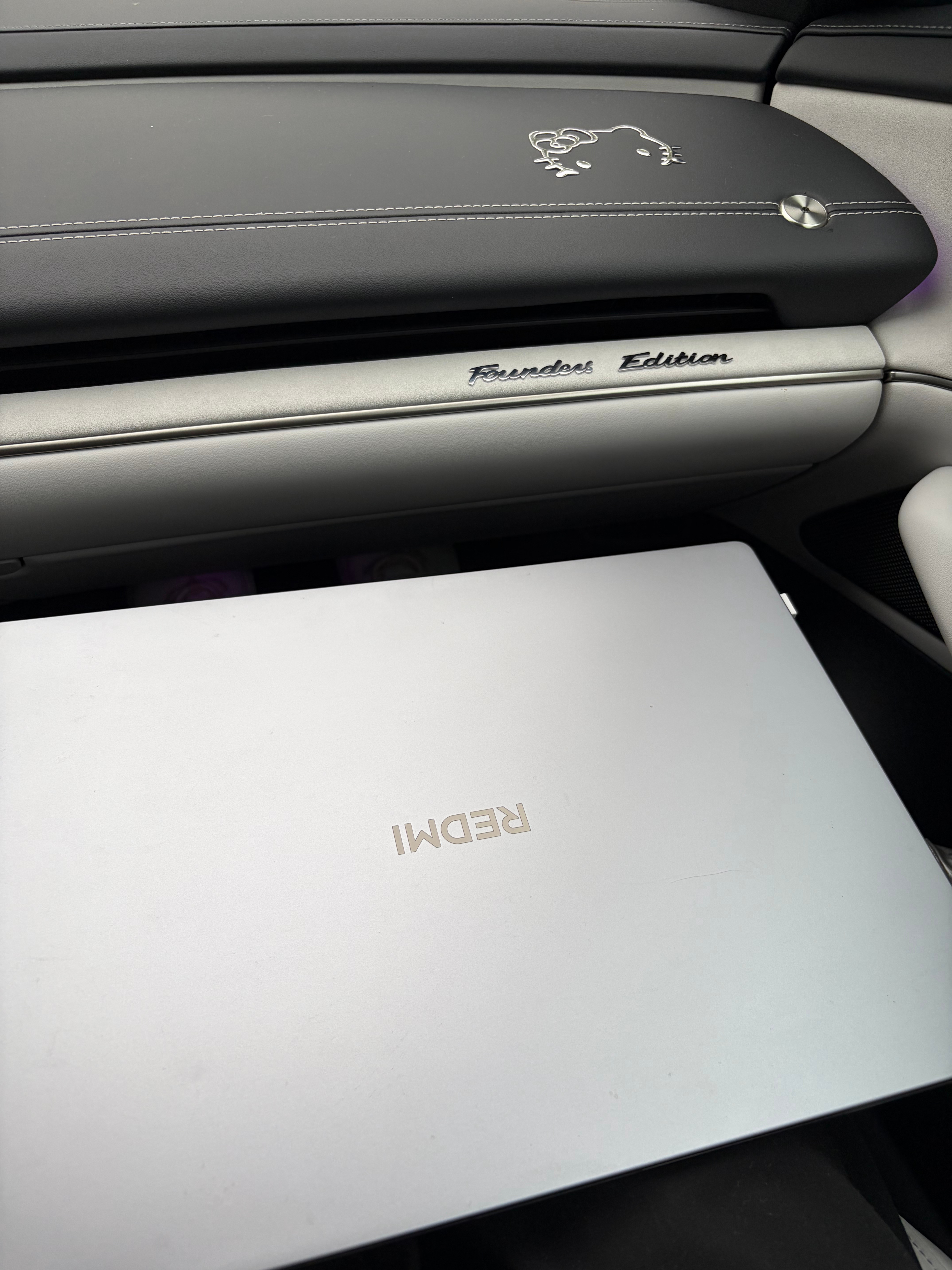 REDMI的笔记本这次也继续迭代新款了！小米目前更新的是小屏幕➕极致轻薄，RE