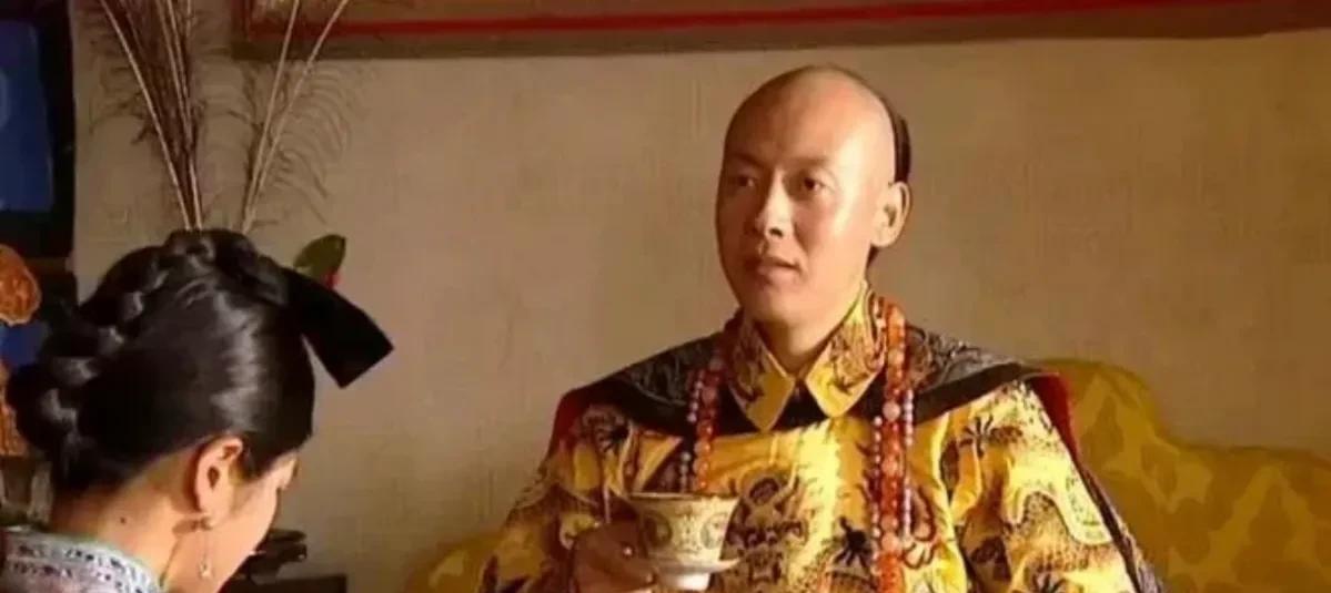 咸丰在整顿吏治腐败上，上强于他爹道光和他爷爷嘉庆的。咸丰一继位，就用肃顺换掉了穆