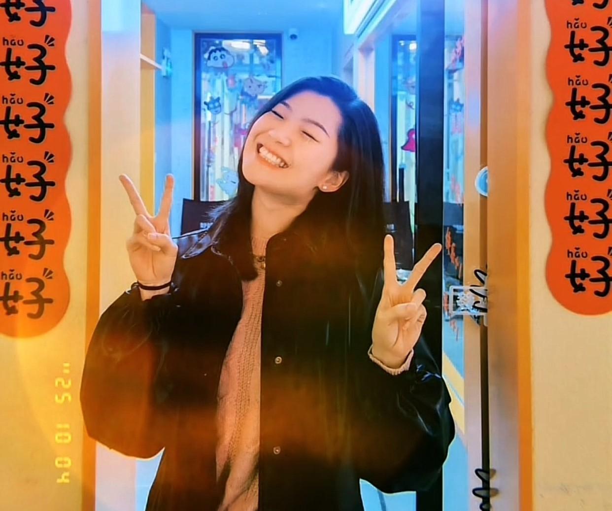 关注盼盼这么久还是第一次见她晒老公[大笑]也是第一次看到她小鸟依人