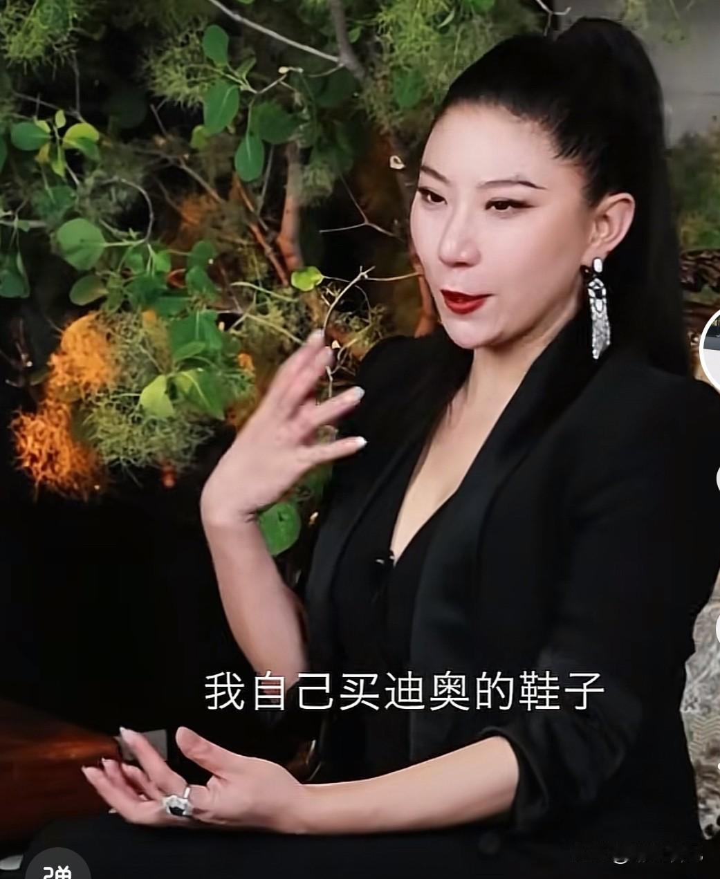 发现没？coco的话越说漏洞越多。她说当时每个月自己买迪奥的鞋子，买杰尼