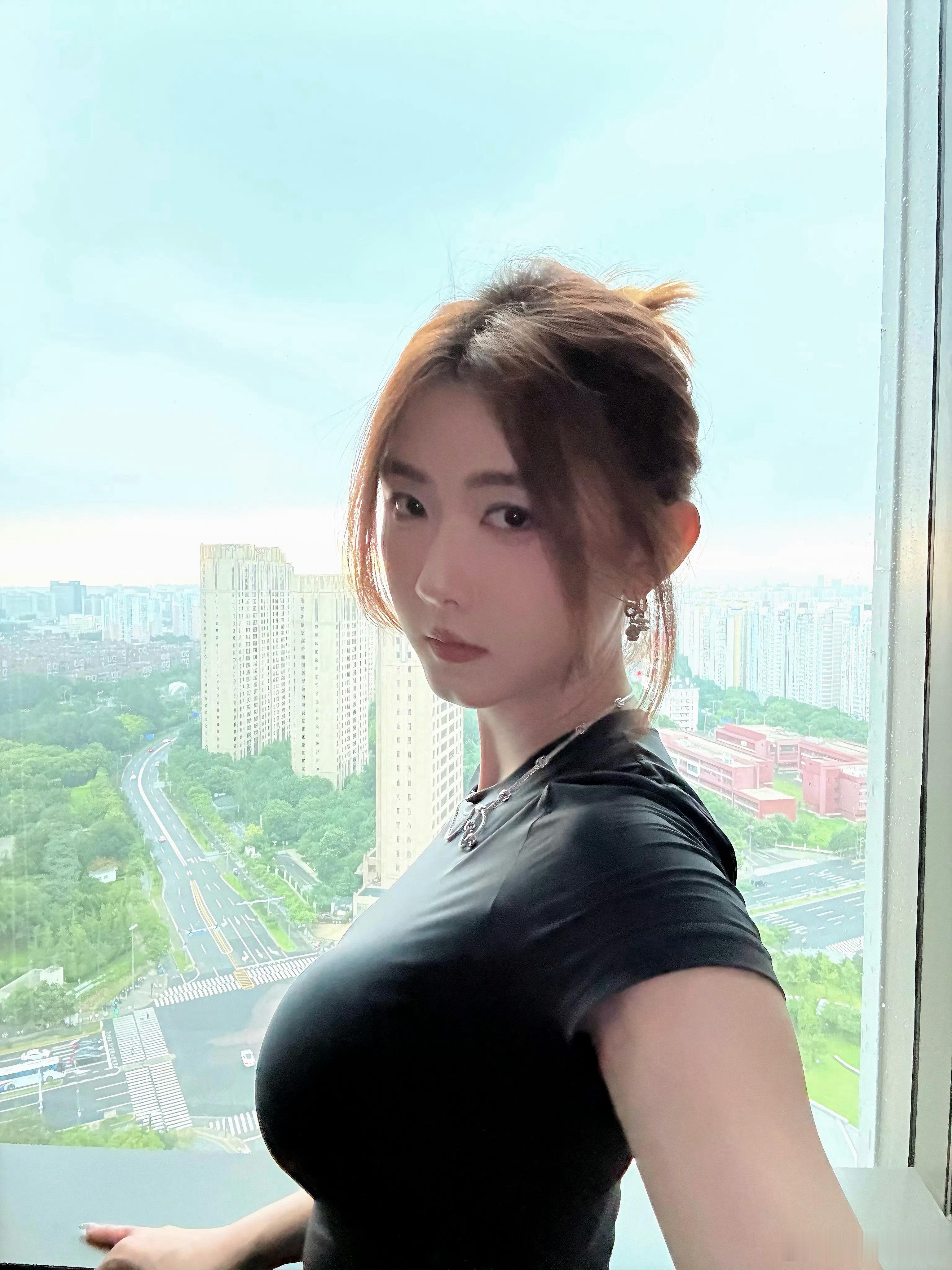 聂小雨眼睛真的很大​​​