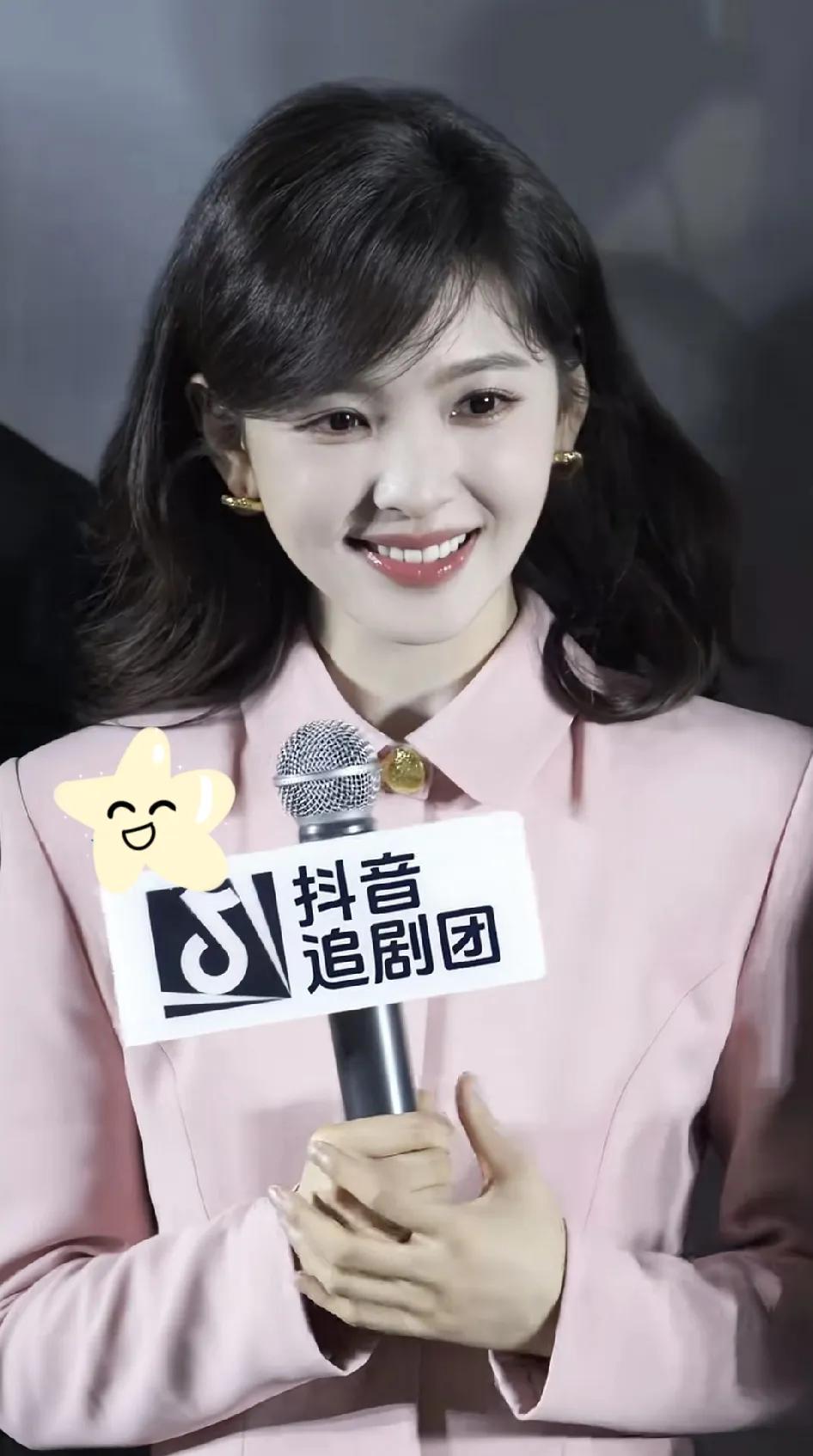 网友说:“百分之八十男生对完美初恋的定义，是章若楠这样的温柔女生”章若楠是温州