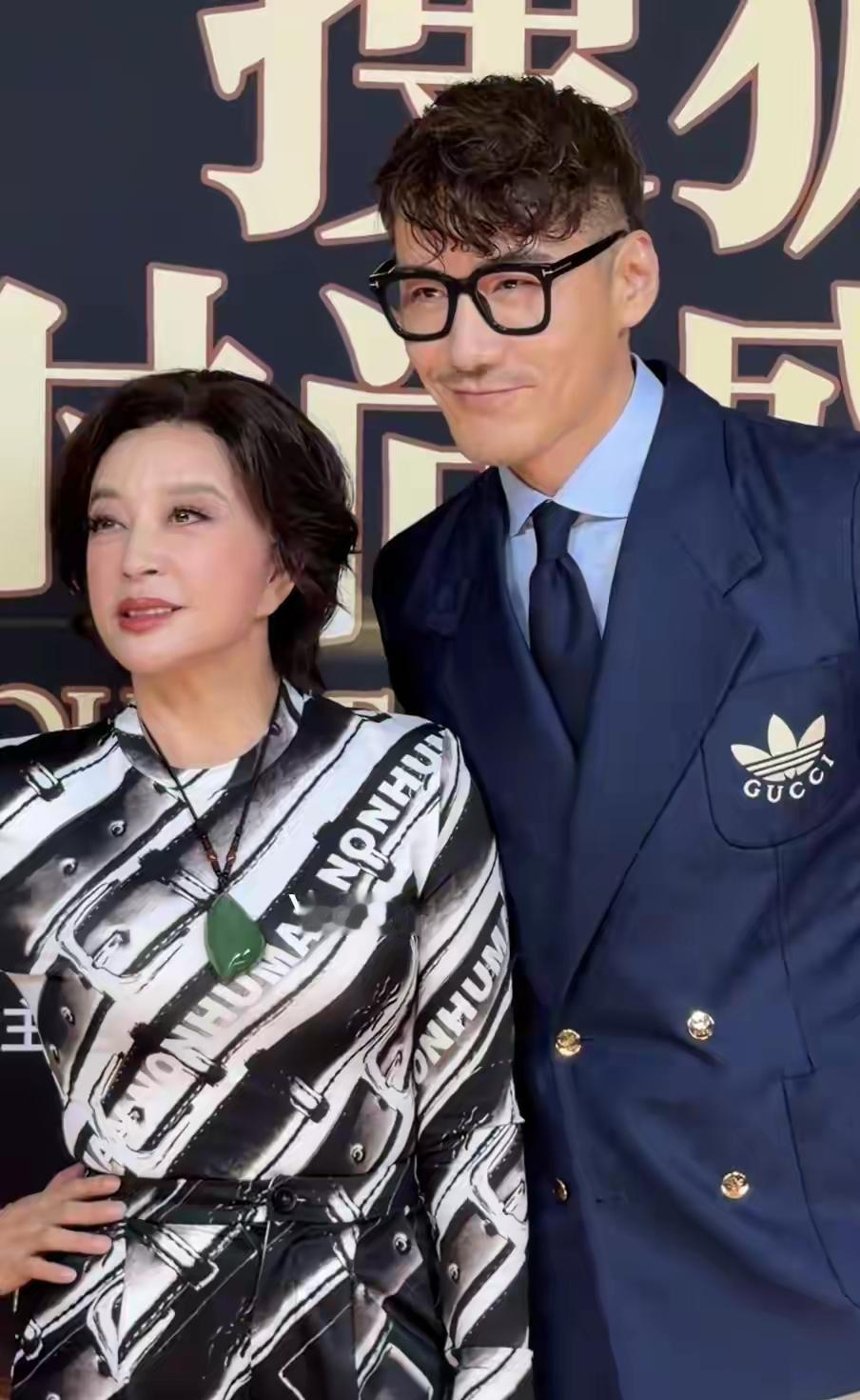 我的男神胡兵怎么了，这个造型也太失败了吧！油腻中带着几分猥琐，他应该比刘晓庆小吧