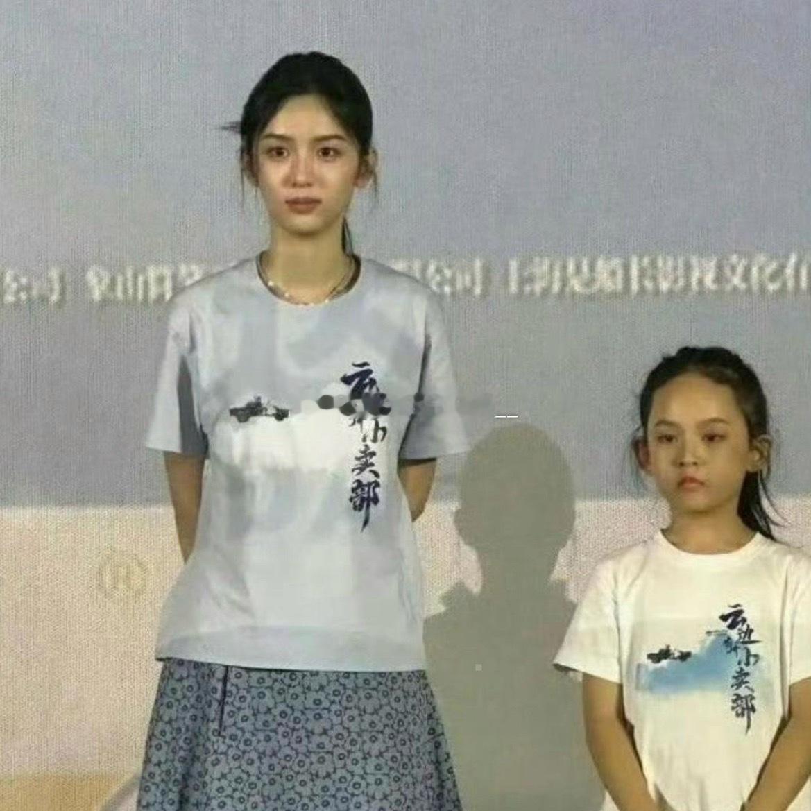 周也的头居然比小女孩还要小，女明星得瘦成啥样啊