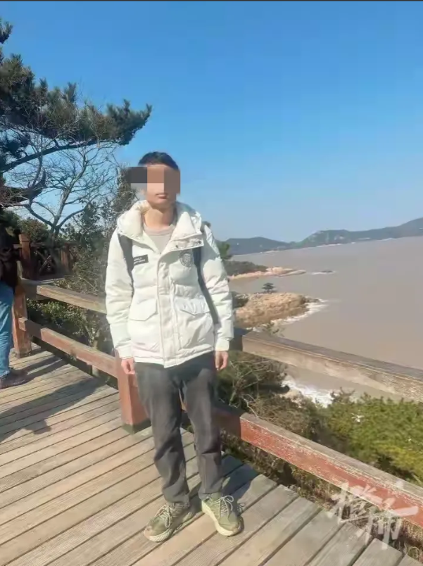 大学生掉入黄河。近日，兰州交通大学学生刘东刚落入黄河失踪的消息冲上热搜，让人叹息