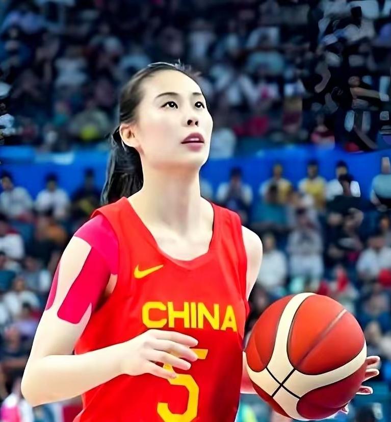 参考中国女篮十大后卫退役时的年龄，王思雨还能打几年？丛学娣，30岁退役苗立