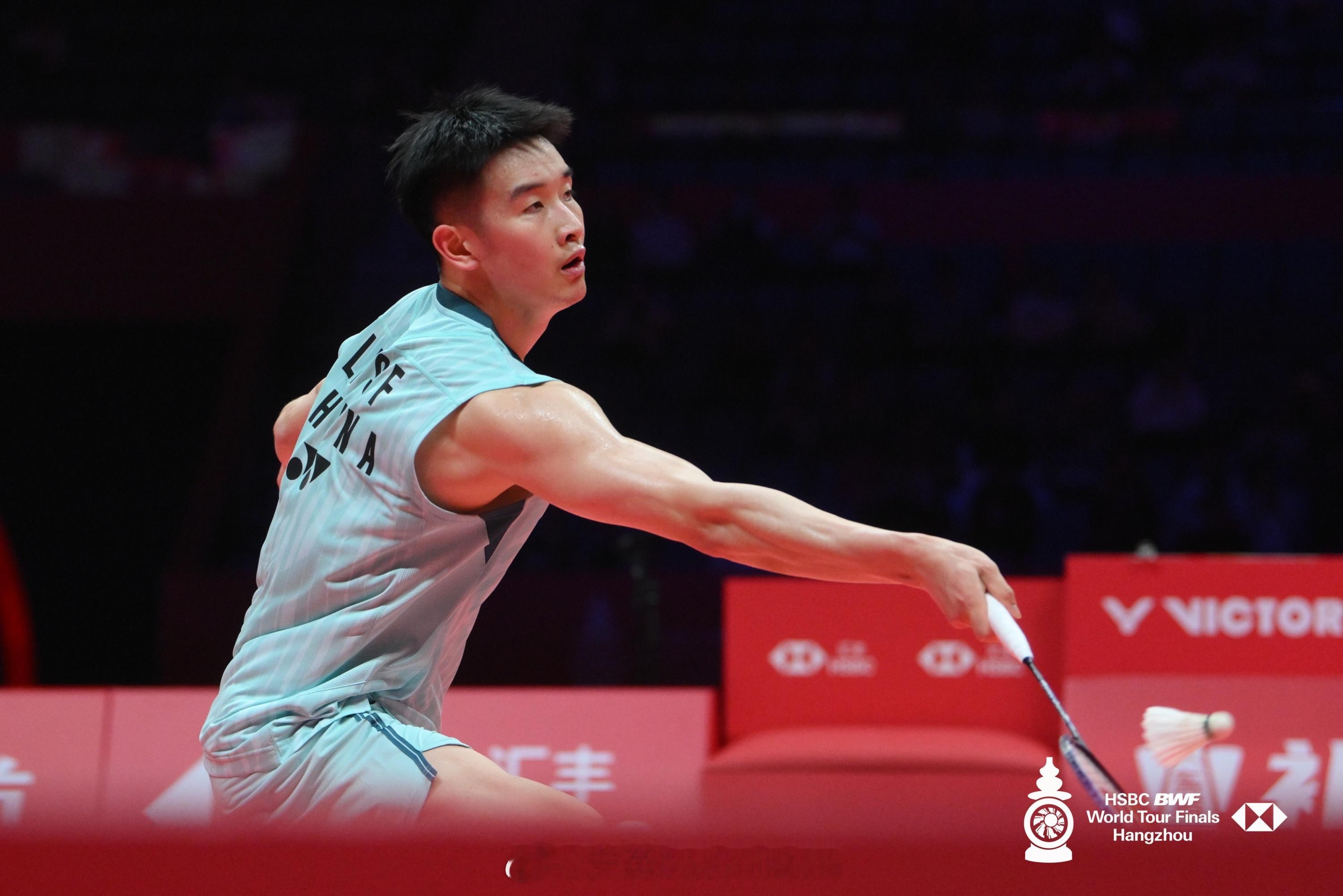 赛后采访🎤：尽管有伤，但还是要多给自己肯定！Q：接近两个月没打国际比赛，尽管是