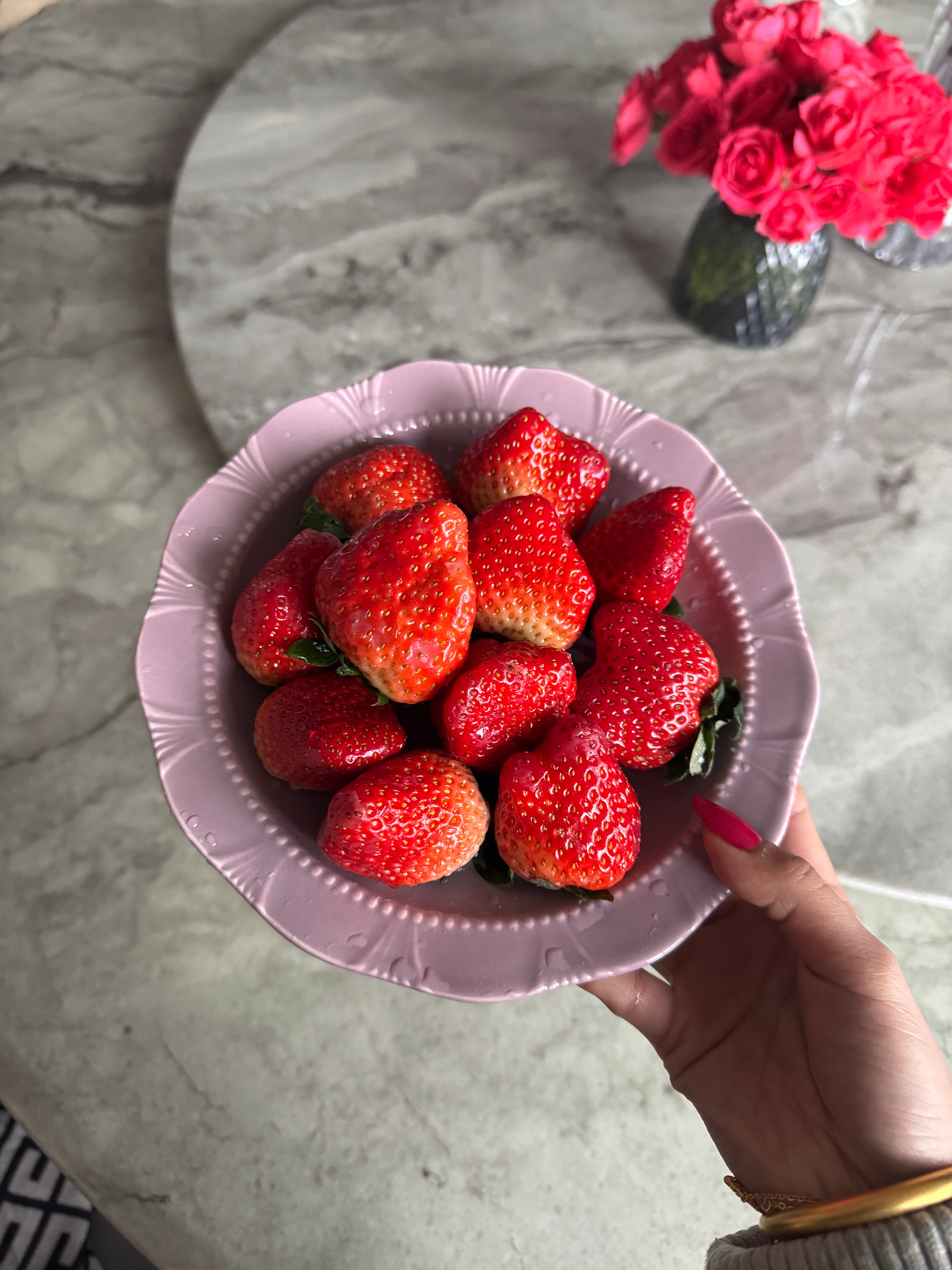 每年都有朋友寄来的大大草莓🍓26年第一天就这样在家吃吃喝喝躺一天