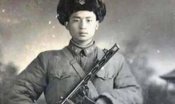 1950年6月，朝鲜战争爆发。作为冷战期间东西方势力的一场重要冲突，战争迅速升级