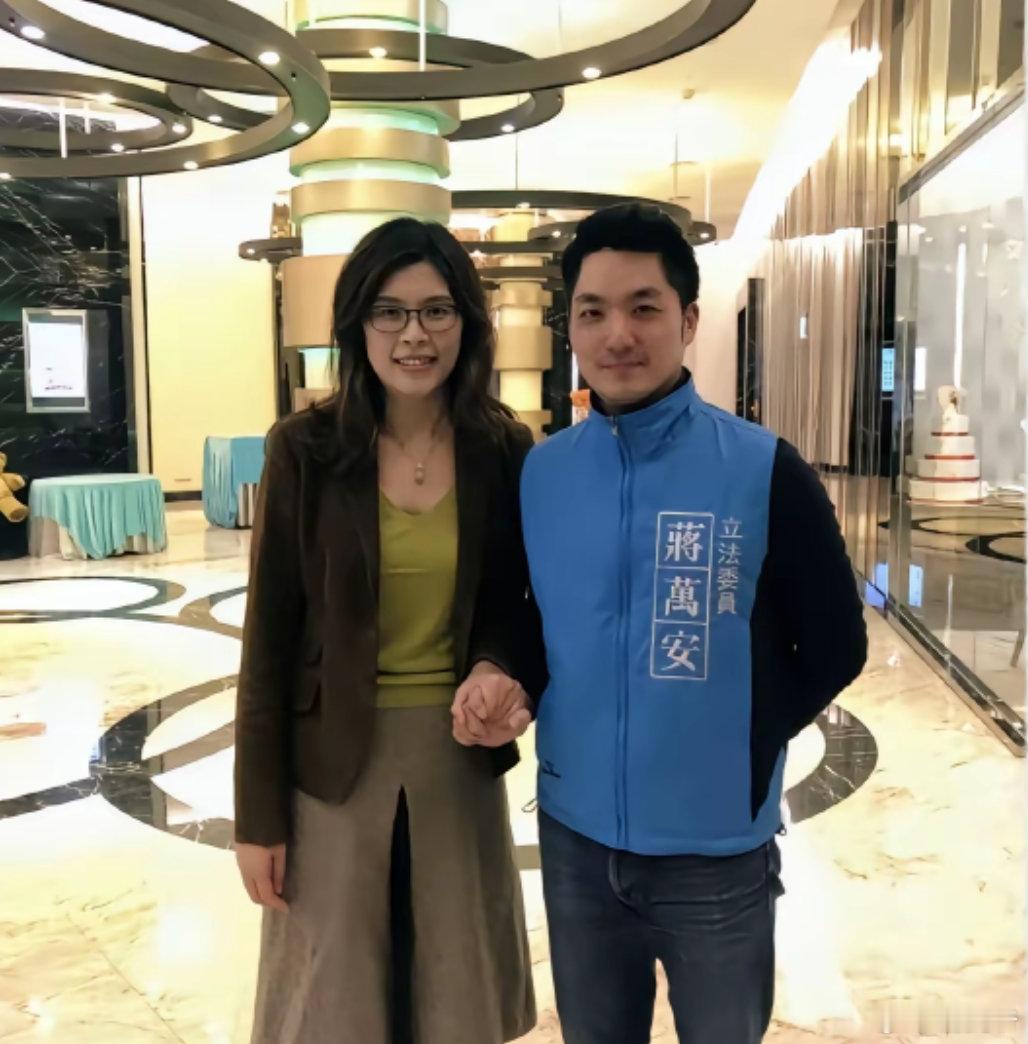 郑丽文跟蒋万安一样高？