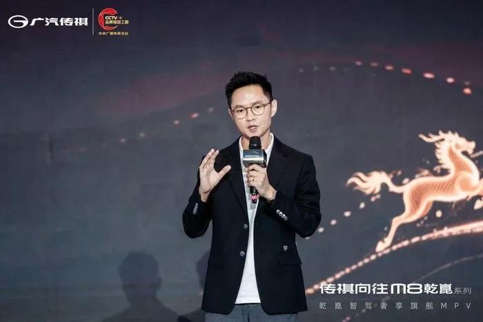 当一个男人选择驾驶MPV车型，往往意味着他的人生阶段已悄然转变。青春或许已成往事