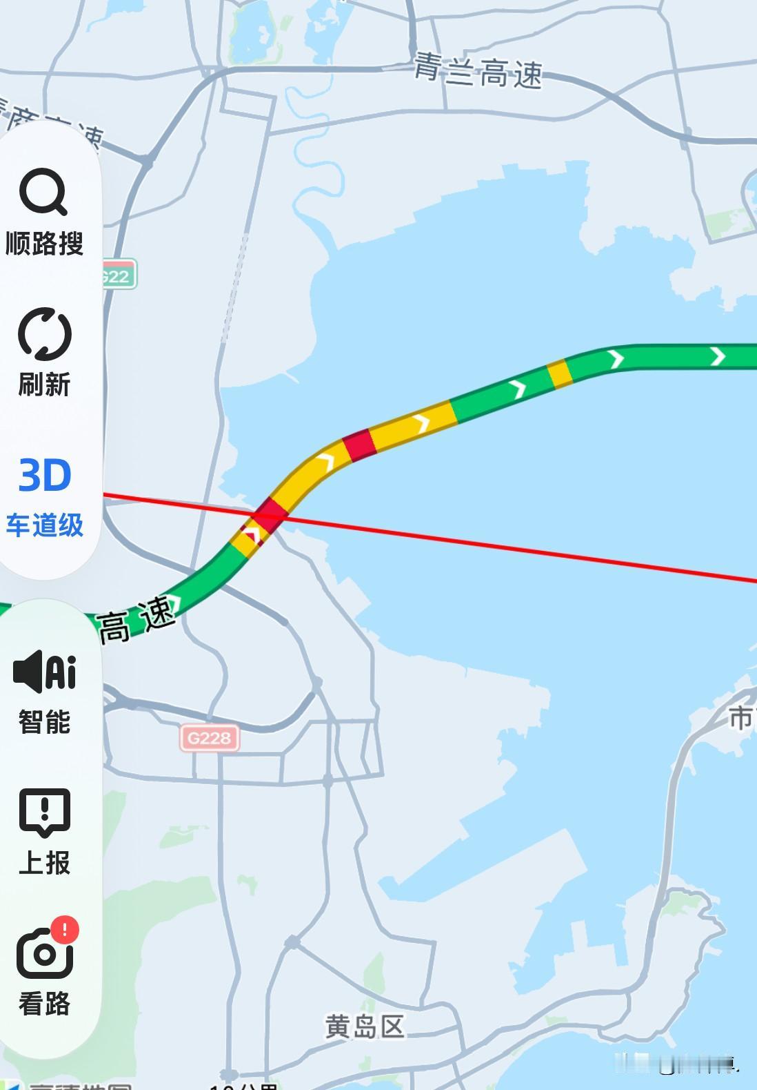 小长假，这几天跨海大桥很热闹啊！车流量挺大的，有些外地来青的自驾游人员，不太