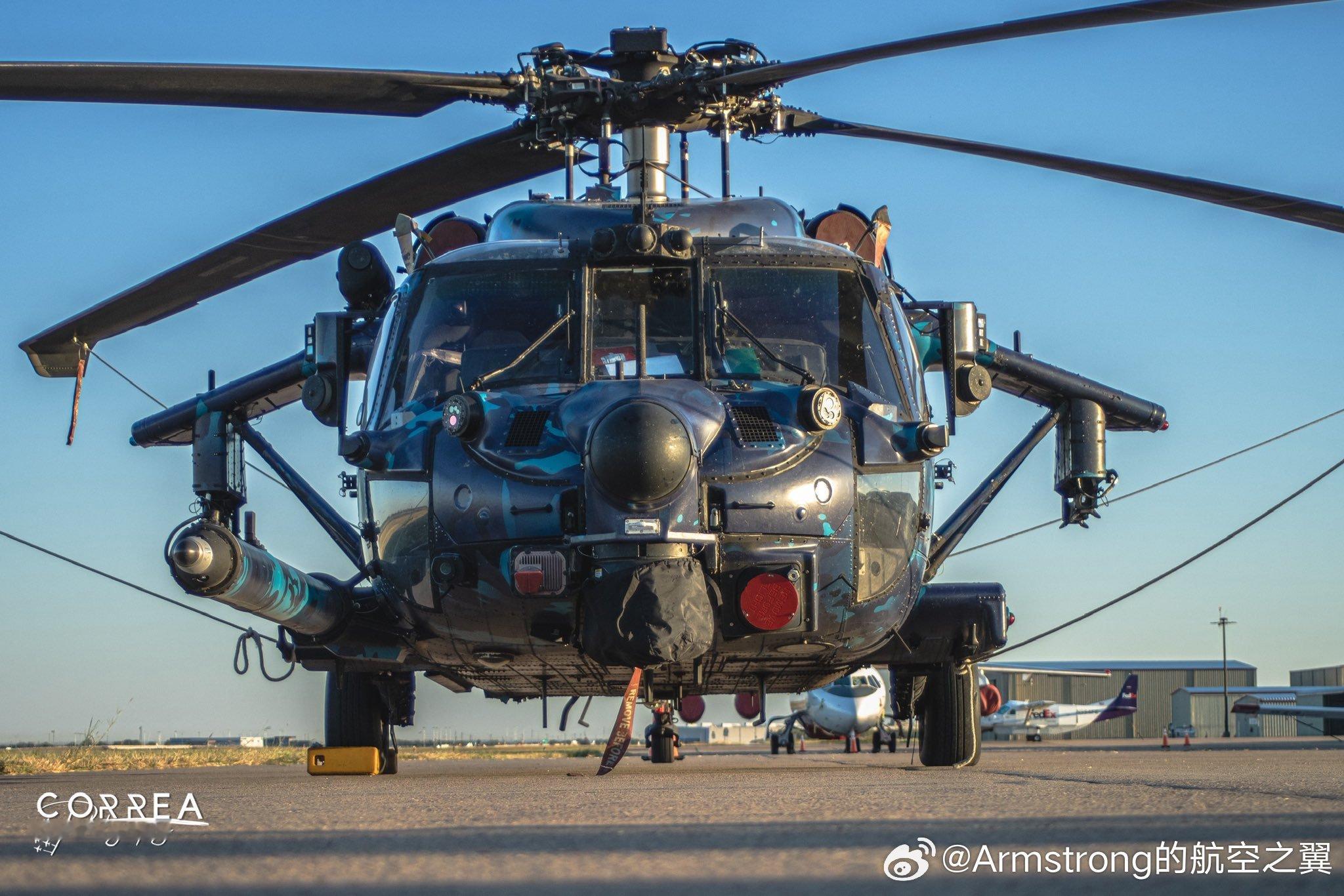160THSOAR的海洋迷彩MH-60M，应该是贴膜实现的，侧面舱门玻璃上都贴