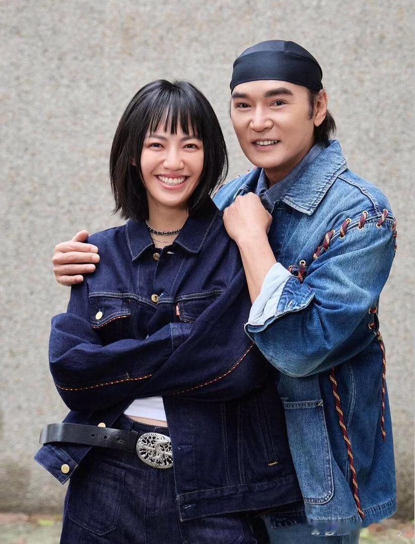 焦恩俊和女儿焦曼婷，简直一模一样！不敢相信妈妈长得有多好看​​​