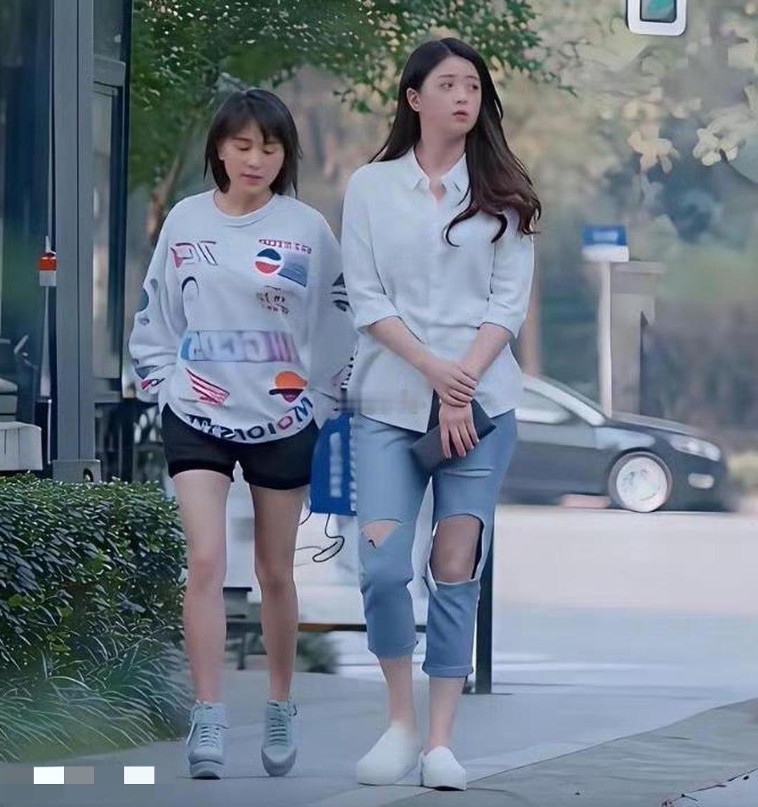 原来王子文这么矮？穿这么高的恨天高还比蒋欣矮一大截……恨天高穿搭一米二五小个子
