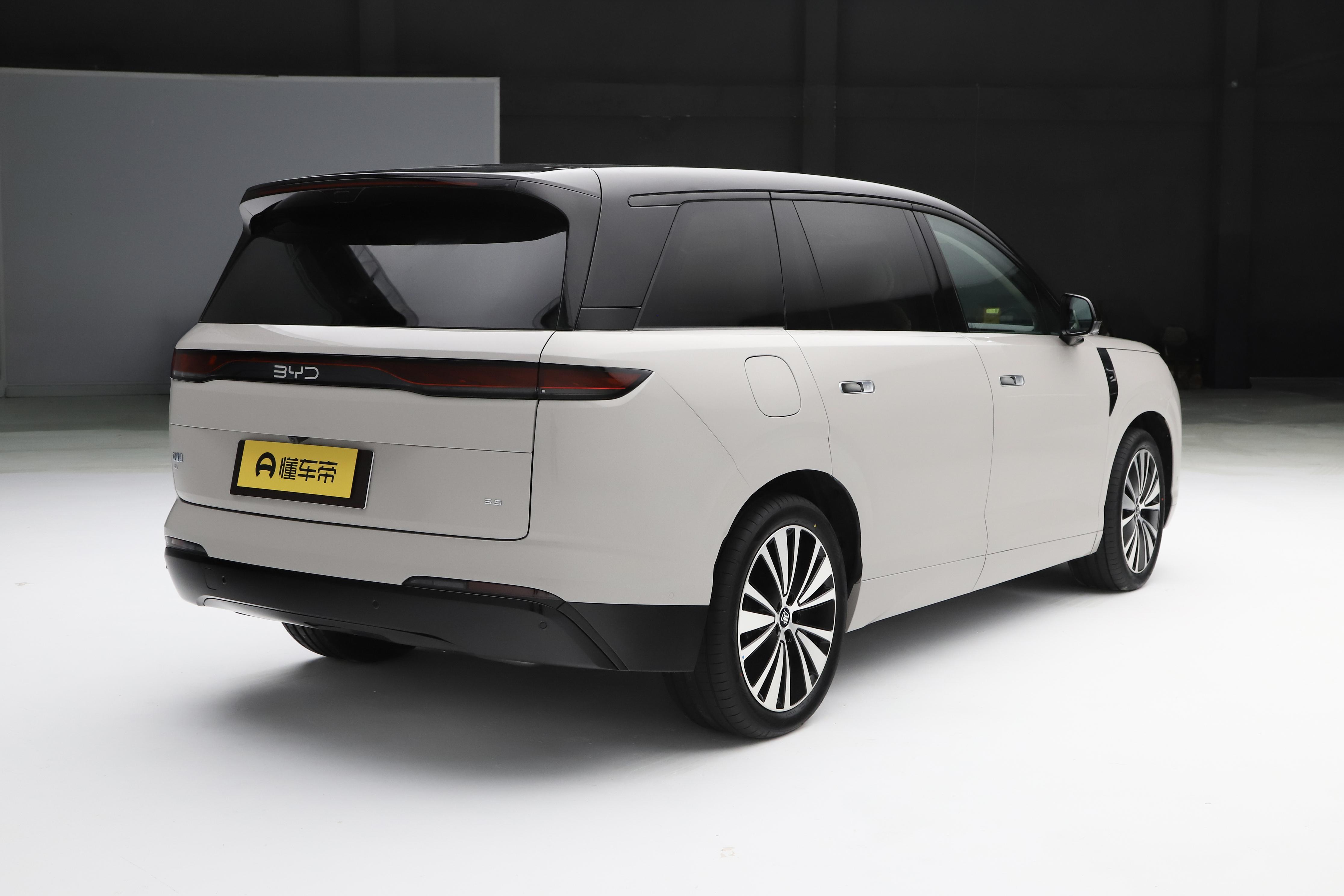 3月亮相的大唐，主打兆瓦闪充+第二代刀片电池，估计售价在23-26万。纯电版零百