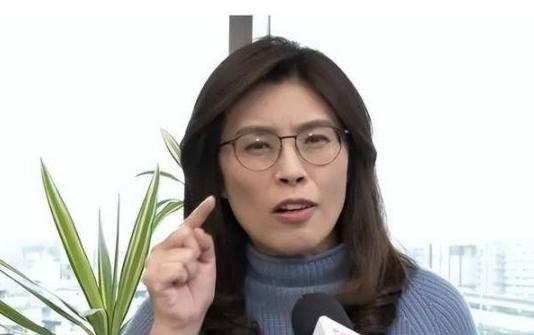要我说，两千多万台湾人，当下最勇敢的政治人物不是邱毅，不是洪秀柱，也不是郁慕明、