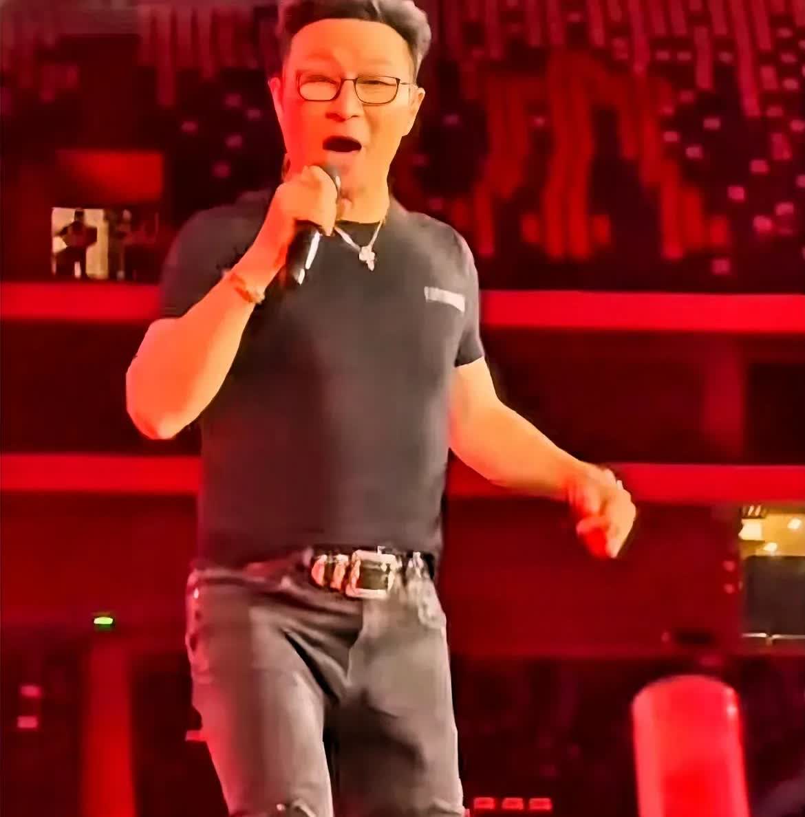 看了汪峰才知道一个品味高的另一半多么重要！6月28日汪峰在温州举行了