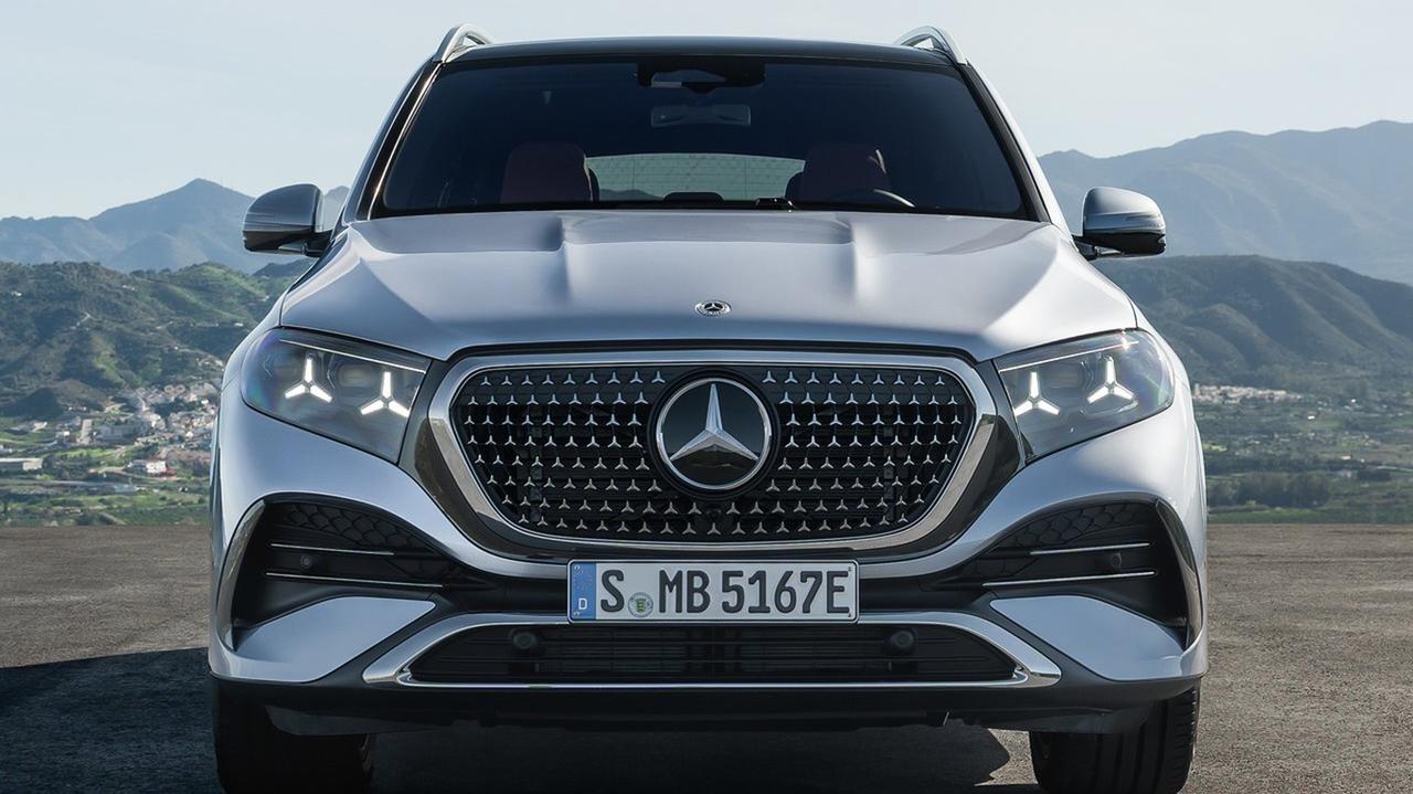 奔驰全新GLE正式亮相，从1997年推出M级开始，奔驰就算是高端SUV领域的先行