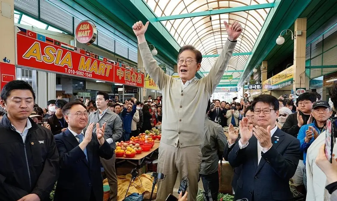 韩国总统大选，李在明本来就呼声最高，结果，​韩德洙和金文洙还内讧了。原本国民