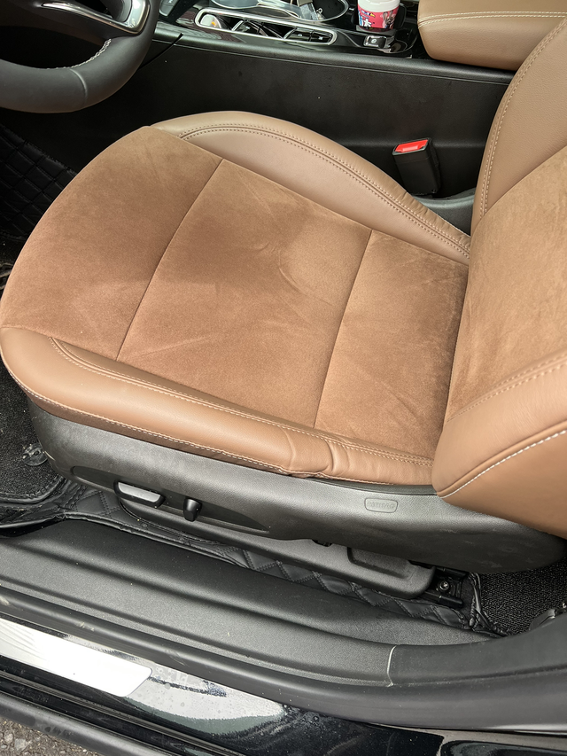 君威座椅褶皱友友们你们座椅也这样吗？刚提10天就这样了