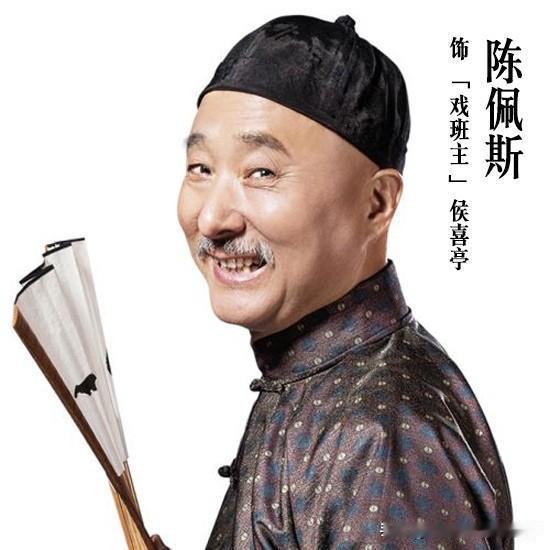 ①陈佩斯的小品不符合时代精神了。②陈斯佩已经七十多岁了，他的年龄也不允许上春晚