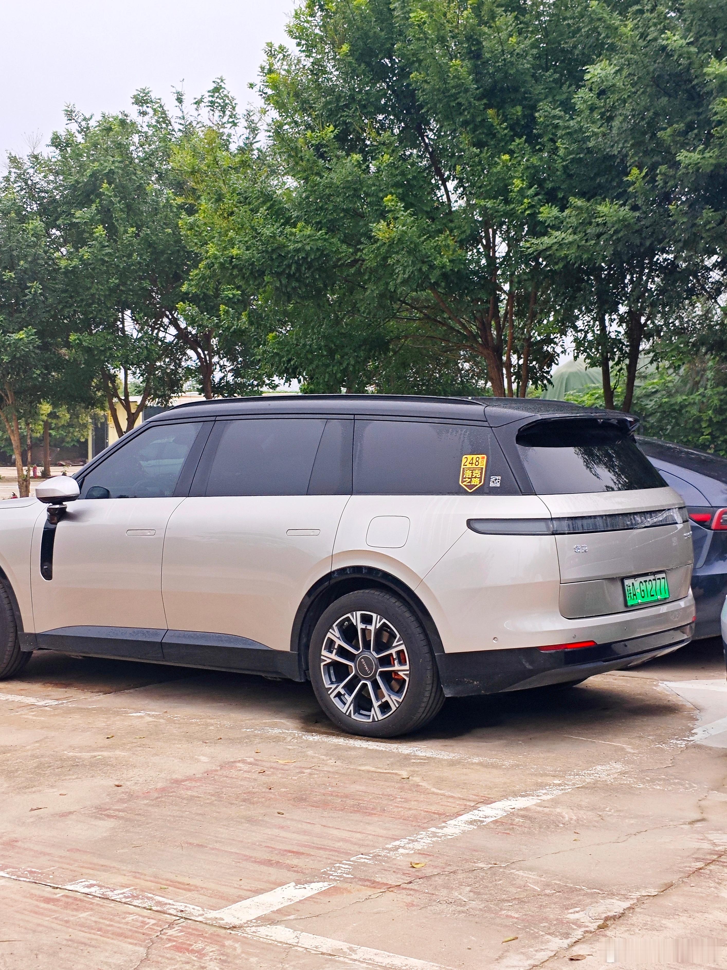 机场偶遇Q总的车[doge]​​​