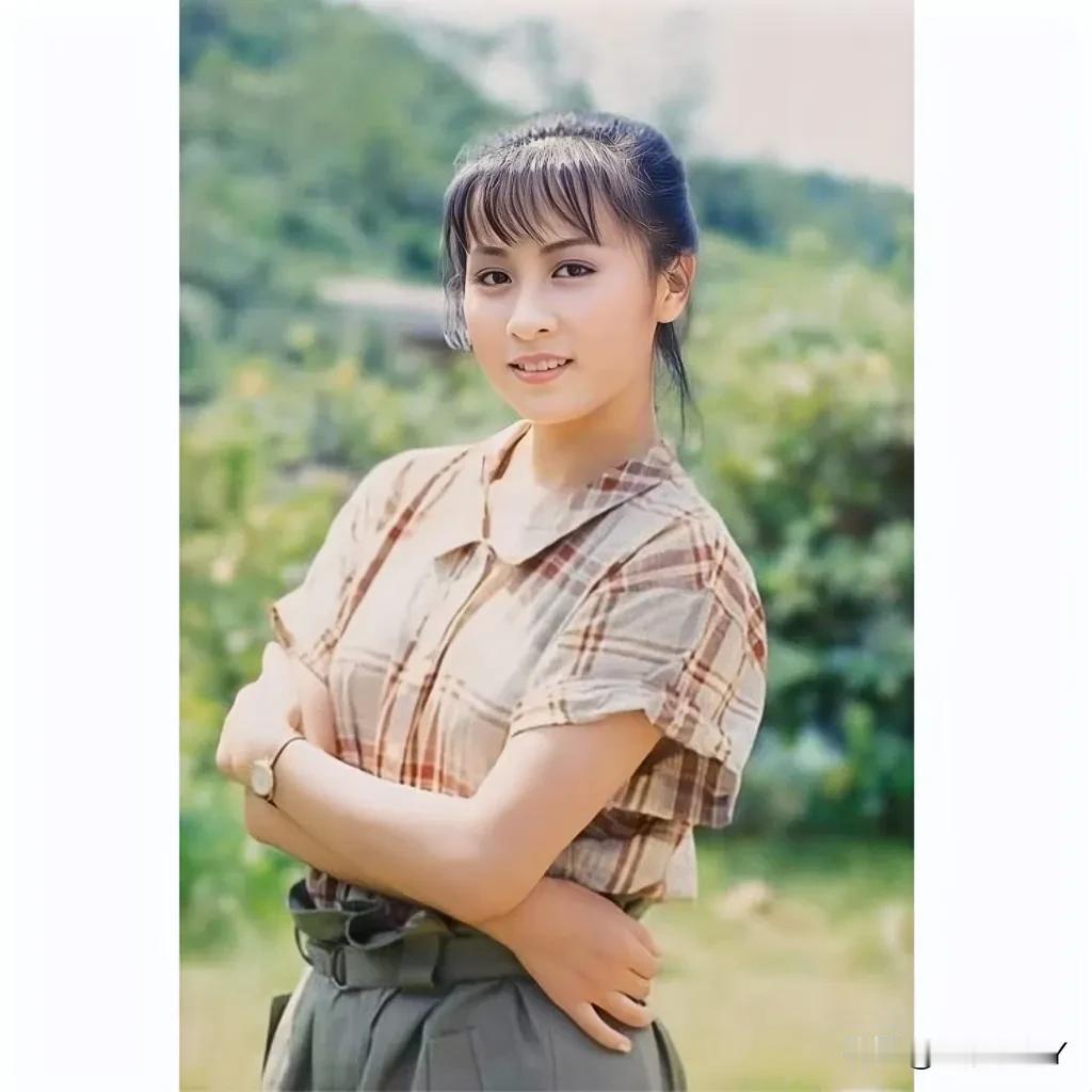 1984年，刘嘉玲在香港留下的美好瞬间，那时候的刘嘉玲19岁，颜值在当时不算惊艳