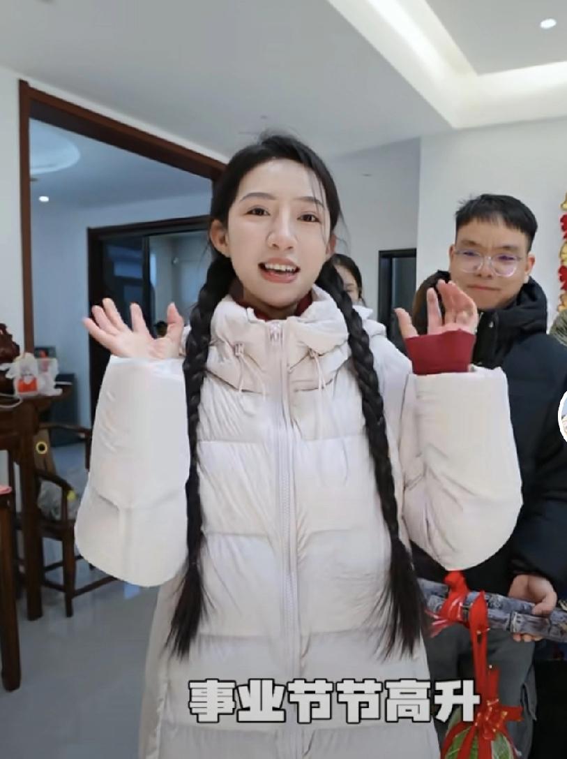 为什么每个网红出名后赚钱后都要回到老家盖别墅或者盖房子？因为首先是有钱了房子的