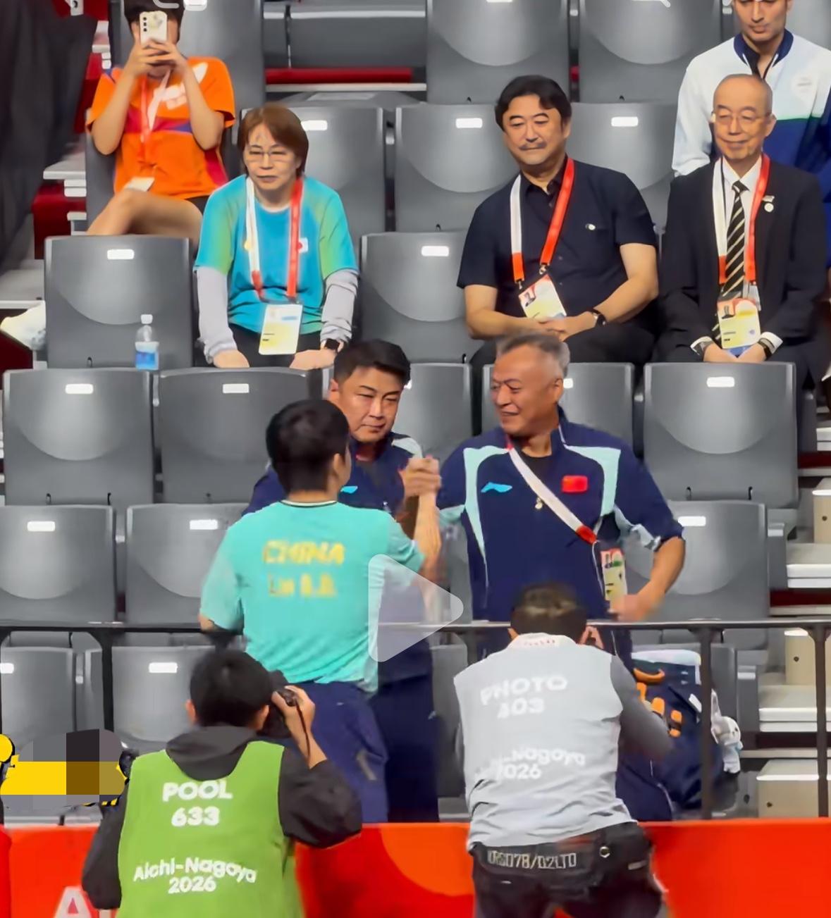 林诗栋4:2松岛辉空后，拥抱王皓指导，太开心的一刻！这口气憋得太久，小石头雄