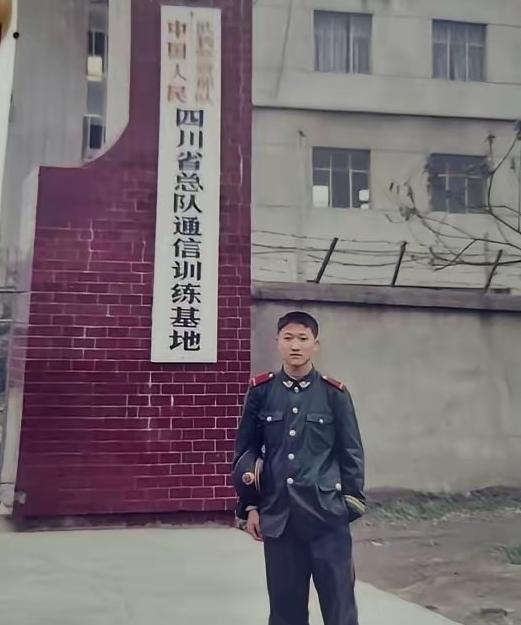 2006年，2名壮汉挟持一名18岁重庆土家族女孩。途中，女孩求助同车的武警战士。