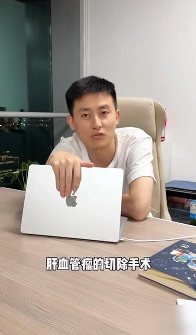 武亮出院后回应大家“我做的是肝血管瘤的切除手术，血管瘤比较大，连着六分之一的肝也