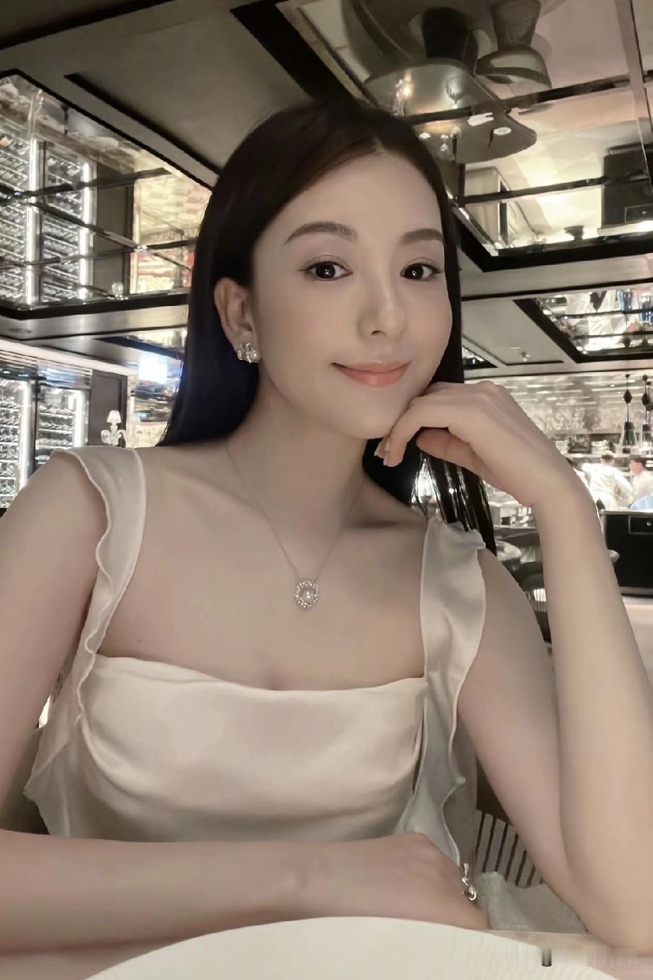 我敢肯定，方媛肯定没上过培训班儿。她一句话，周涛都无语了，毫无情商。让一个