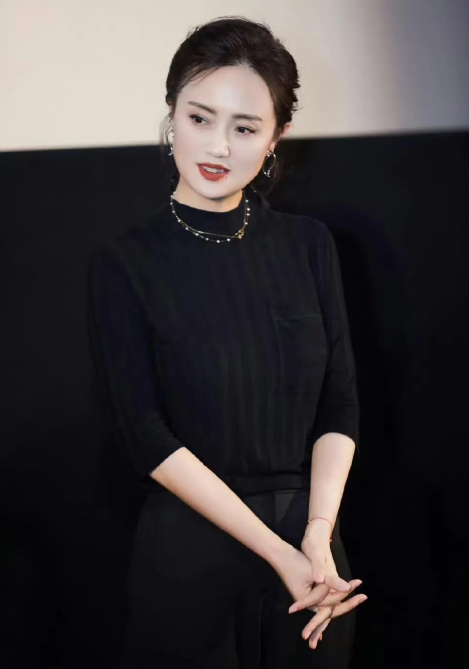 朱媛媛选择做的生命中最后一件事是去寺庙，她是虔诚信佛的，这一点应该受到了父母的影