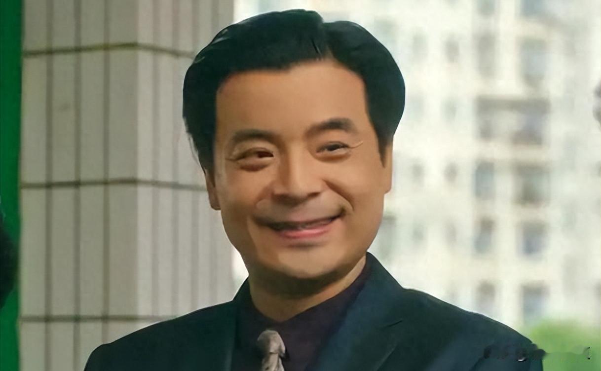 他演了半辈子配角，从没想过出名，突然有一天全网都在找他。52岁的傅迦因为《轧戏