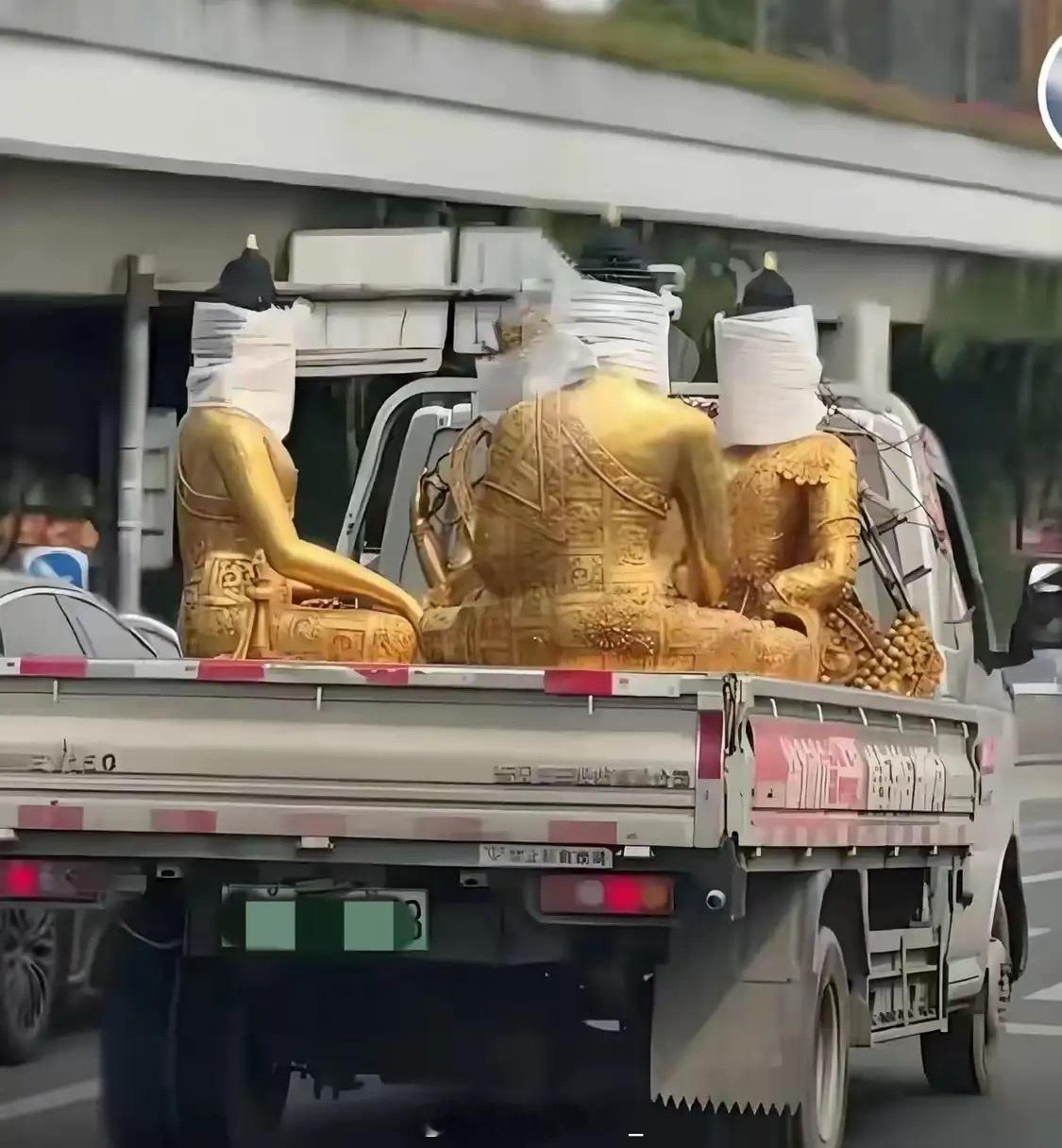 不懂就问，佛像在运输时为啥要蒙住脸部？​​​
