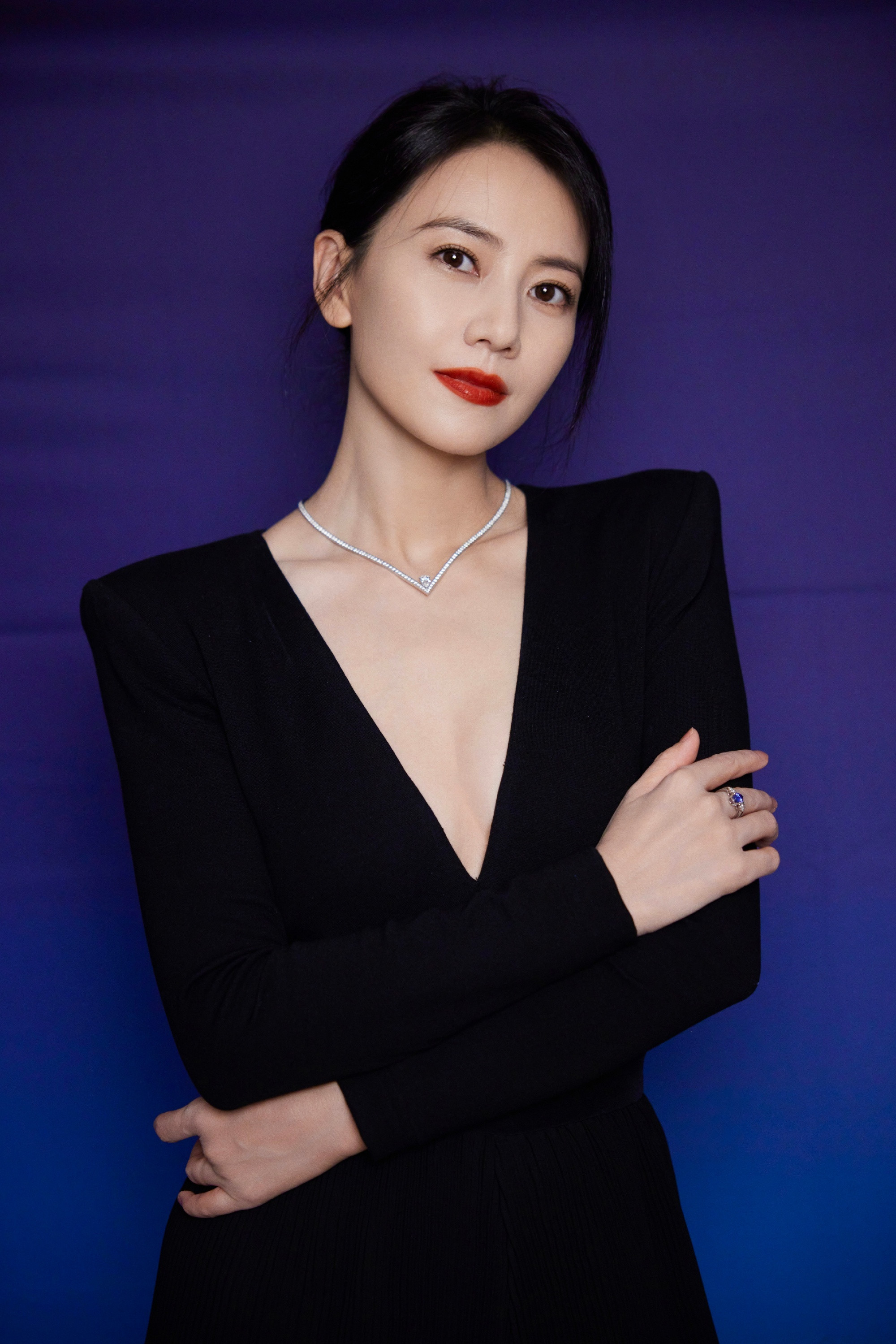 刷到五一抢票崩了的新闻，再看姐姐这几套松弛感大片，瞬间悟了！高圆圆抢票时的我，