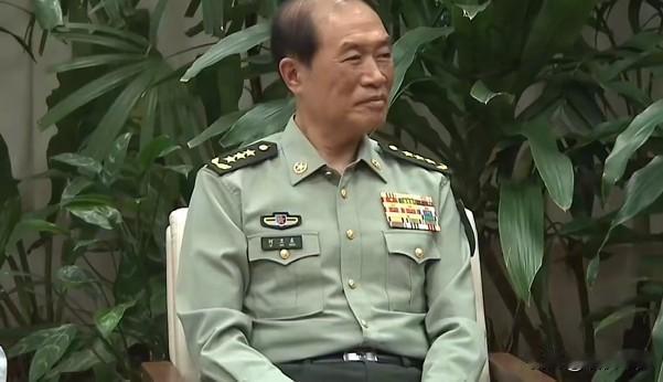 军委副主席何卫东，在二十届四中全会召开前夕，被开除党籍，以前有多风光，现在就有多