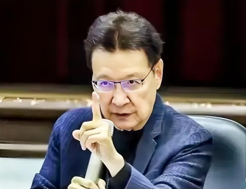台湾媒体人赵少康8月19日发文，怒斥卓荣泰四次不附署、不执行7个“立院”的三读通