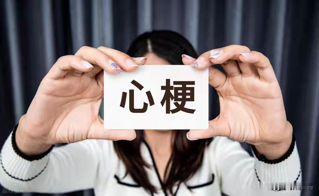 邻居老太太失能瘫痪了。其女儿脾气不好，嘴每天都嘟嘟老太太，嘟嘟其他照顾老太太的儿