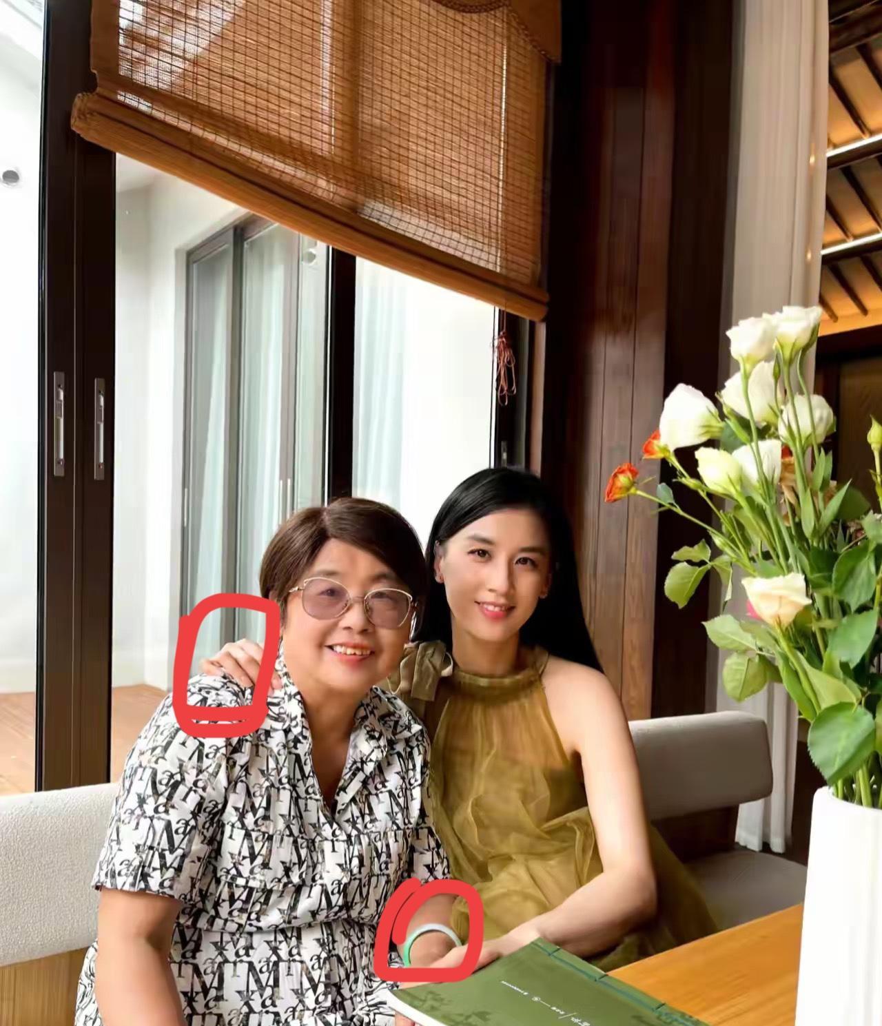别看黄圣依看起来强势又聪明还有点恋爱脑实际上她啥事都摇摆不定！按说和杨子分开