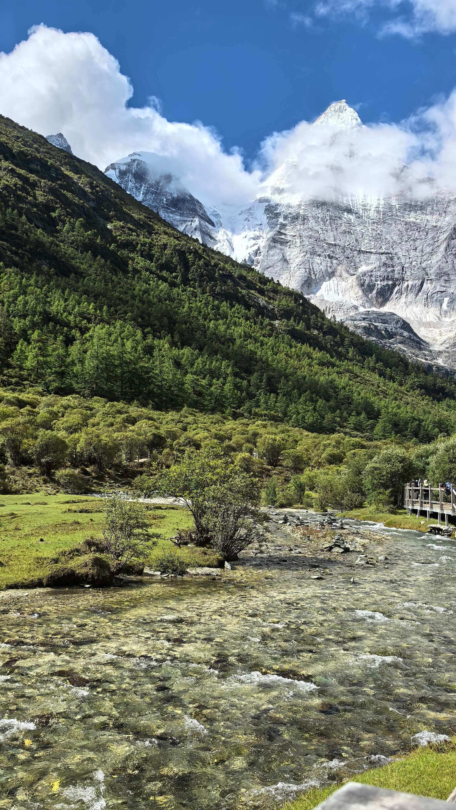稻城亚丁🏔稻城亚丁你太美了！冲冲冲！其实那天早上到景区门口还在下雨呢，心都凉了