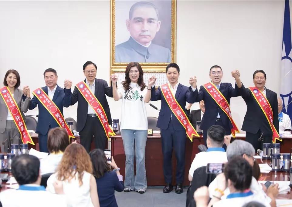 今日重磅！郑丽文出大招官宣六大战将连任，放话全垒打冲大胜！7月