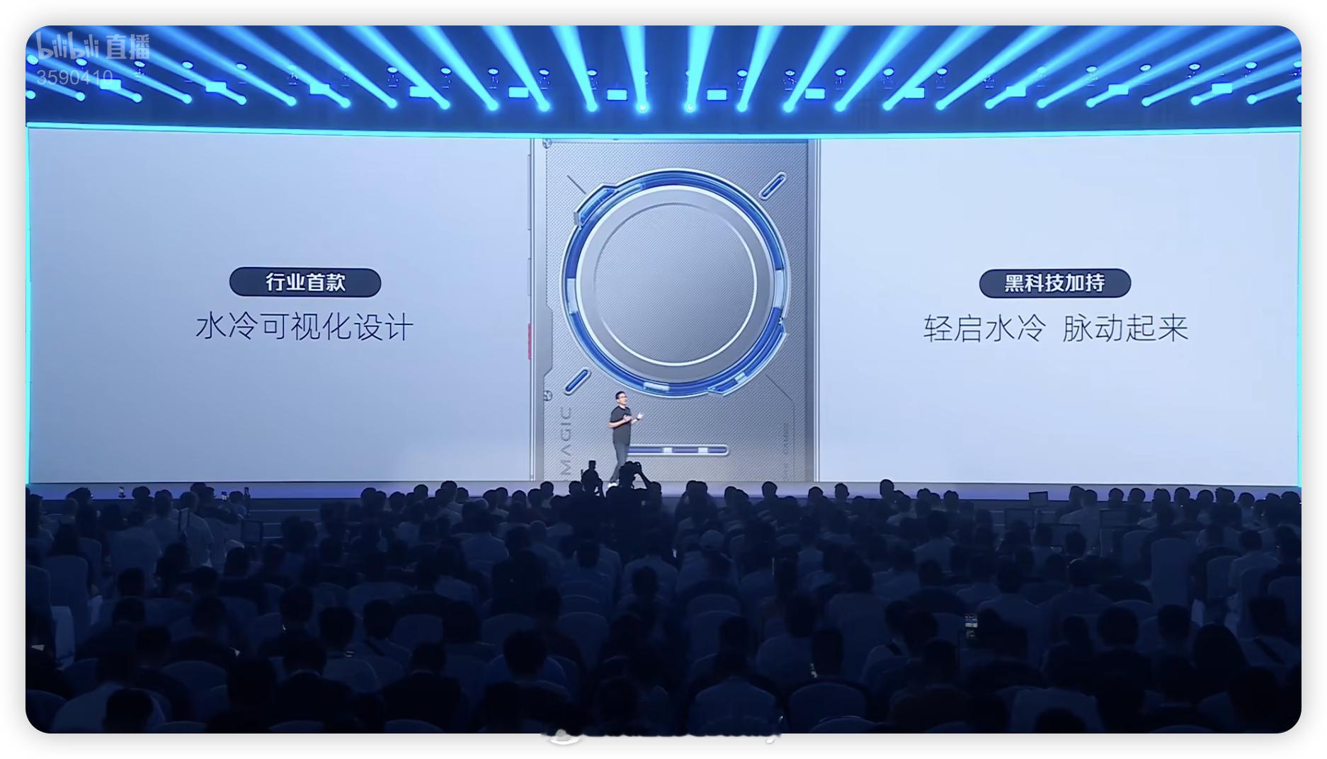 在透明美学方面红魔可谓是一骑绝尘，这次红魔11Pro系列为我们带来行业首款水冷可