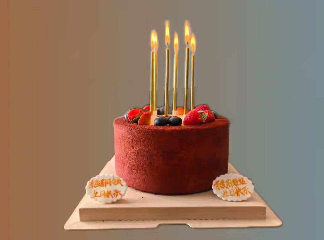 56岁咏梅晒夫妻合照庆生，栾树瘦好多，俩人没孩子侄女胜似亲闺女