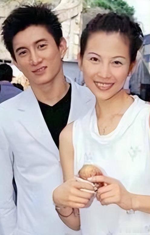 #蔡少芬#总有人说她原生家庭苦，但回头看，她在感情上遇到的，真的都是愿意帮她、疼她、提携她的好男人。