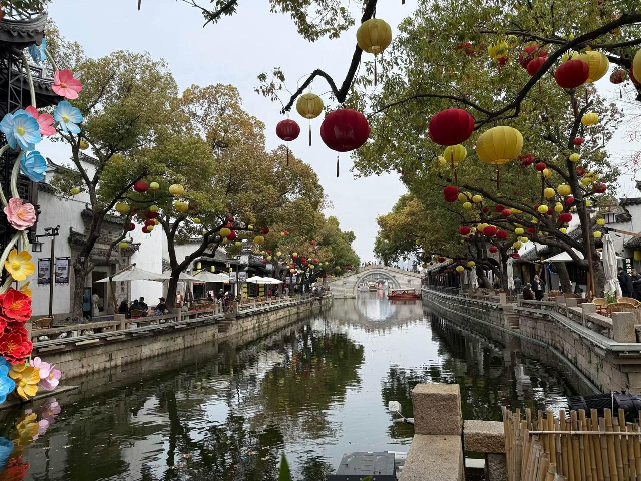 无锡南长街夜景｜灯映运河，一梦入江南华灯初上，无锡南长街便换上了绝