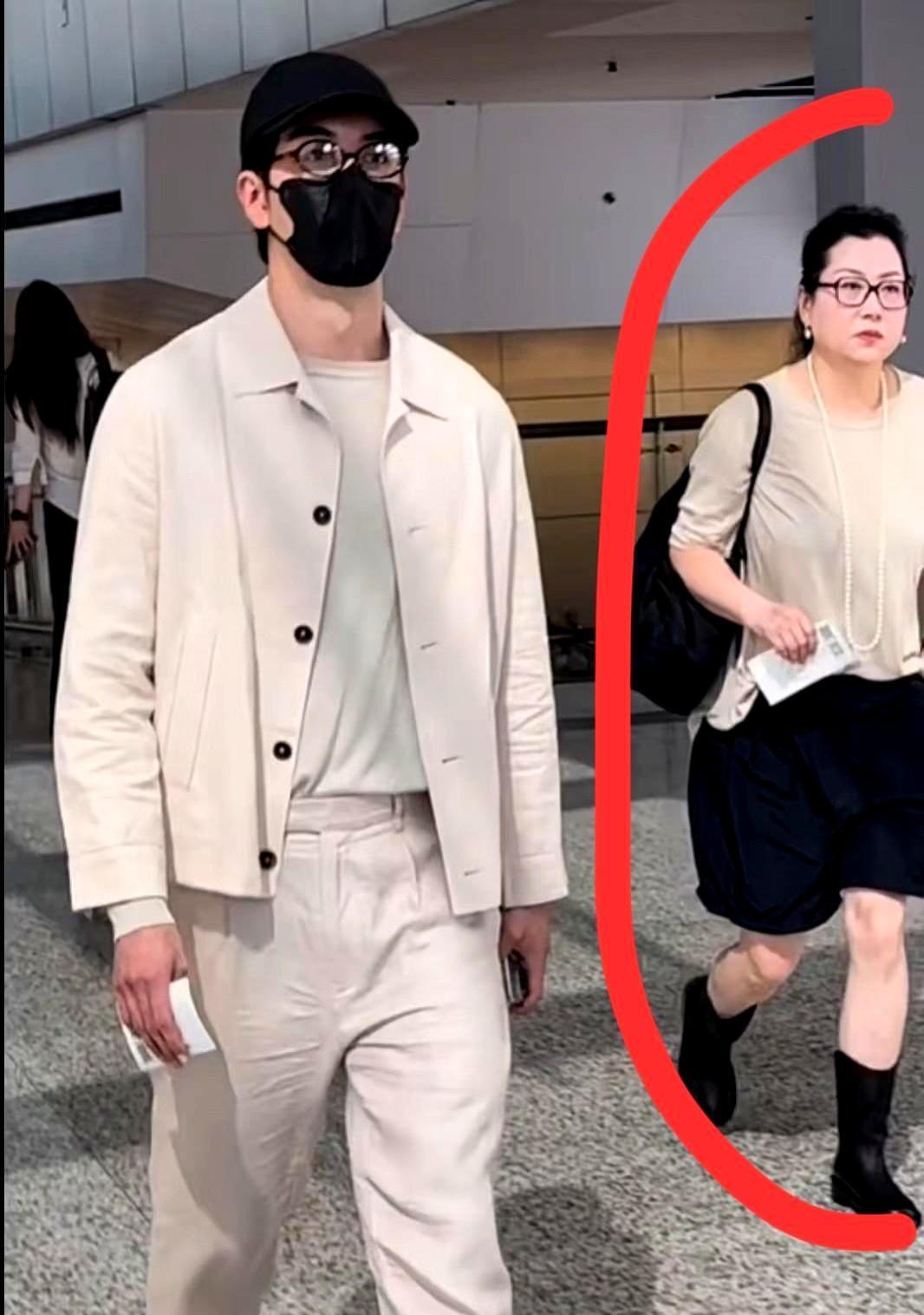 别的星妈恨不得把合同嚼碎喂嘴里，陈星旭的妈直接把剧本甩给他：自己挑，挑砸了自己扛